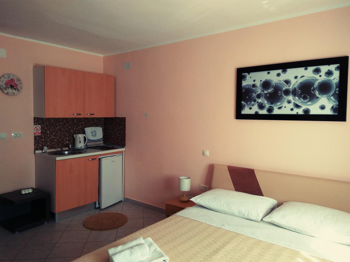 Aparthotel Viola Pjescana Uvala Exterior foto
