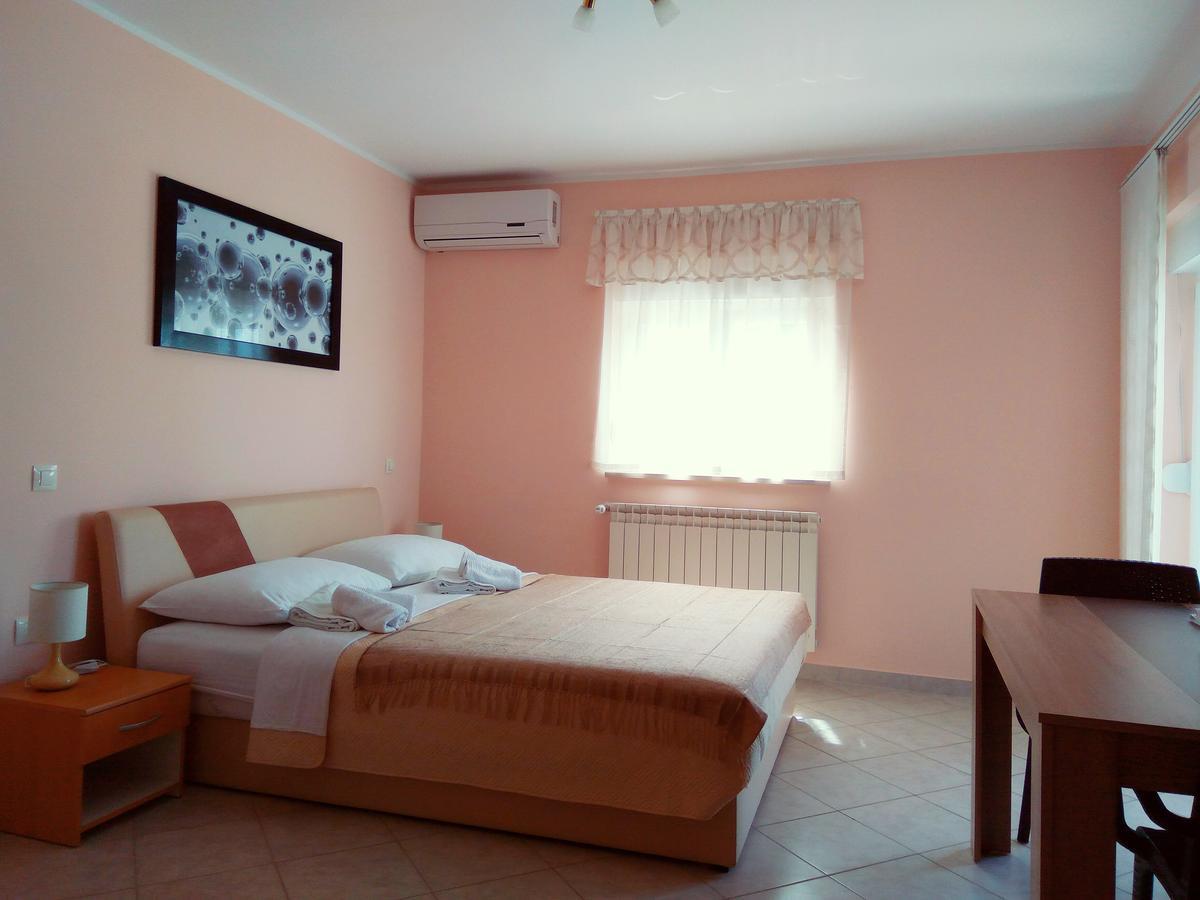 Aparthotel Viola Pjescana Uvala Exterior foto